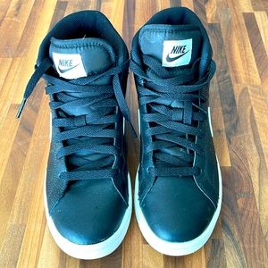 Women’s Nike size 7